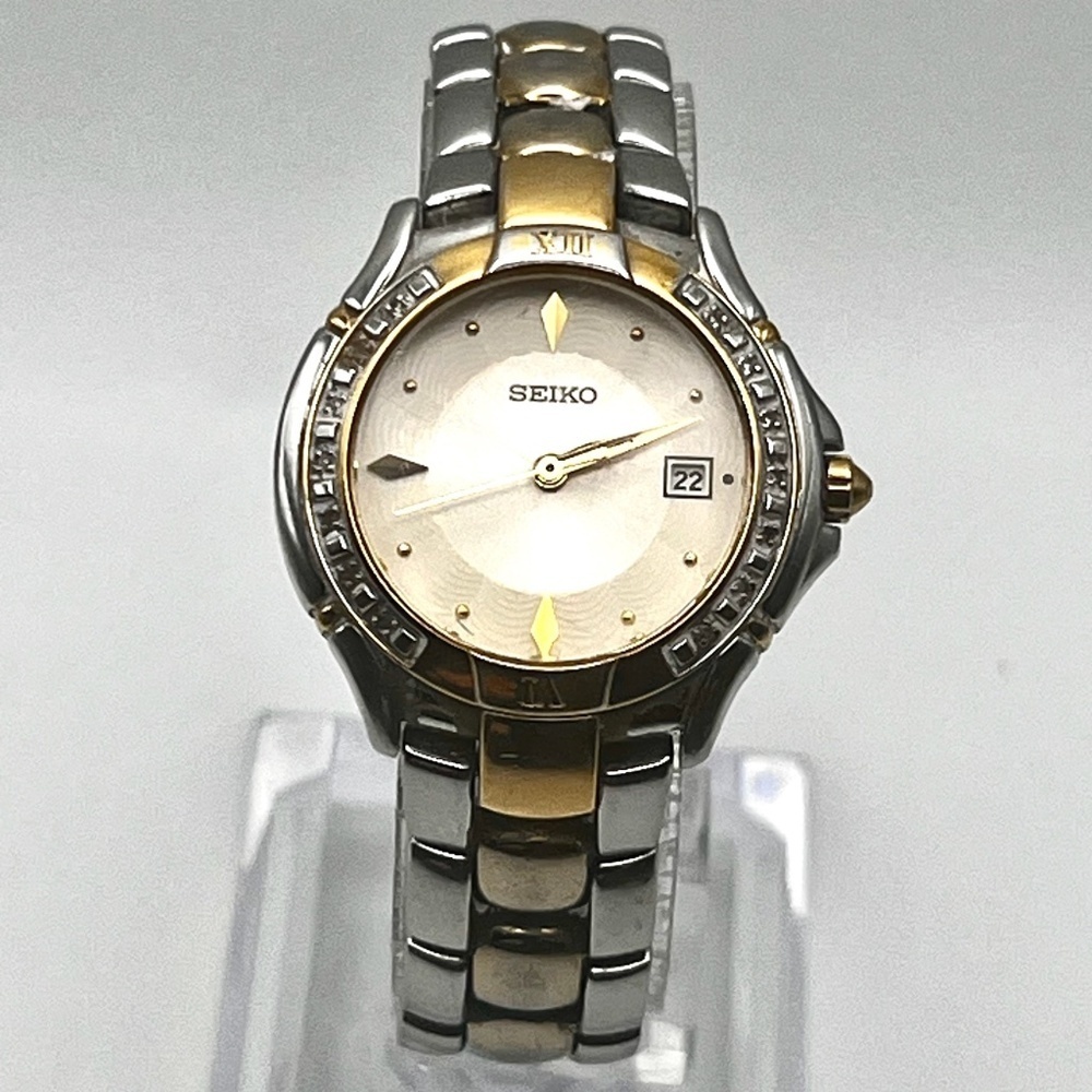 Seiko Vintage Saphire Crystal Round Silver Gold tones Ladies Watch Working